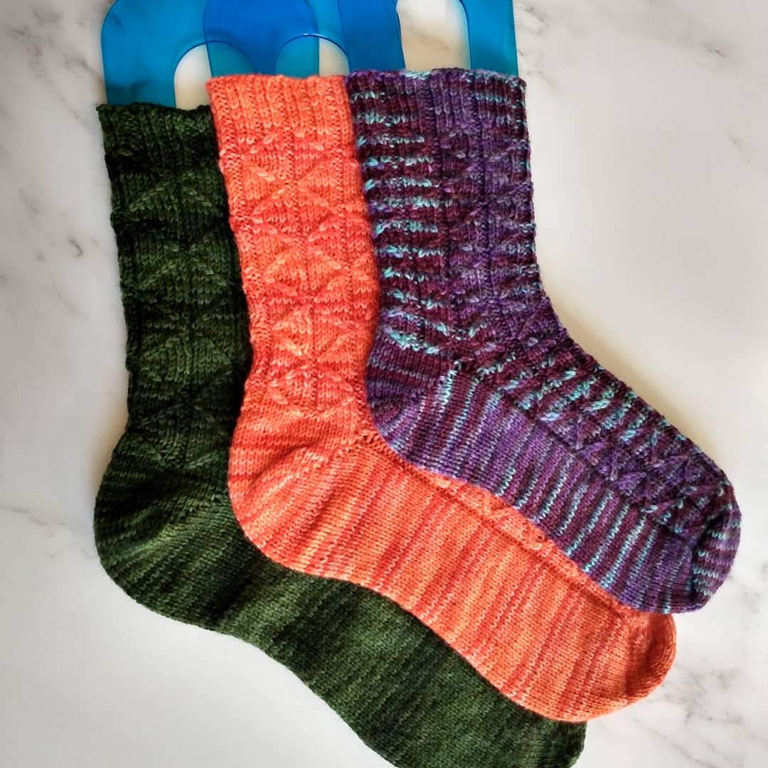 PDF Knitting Pattern: Half-Diamond Rib Socks (adult sizes)