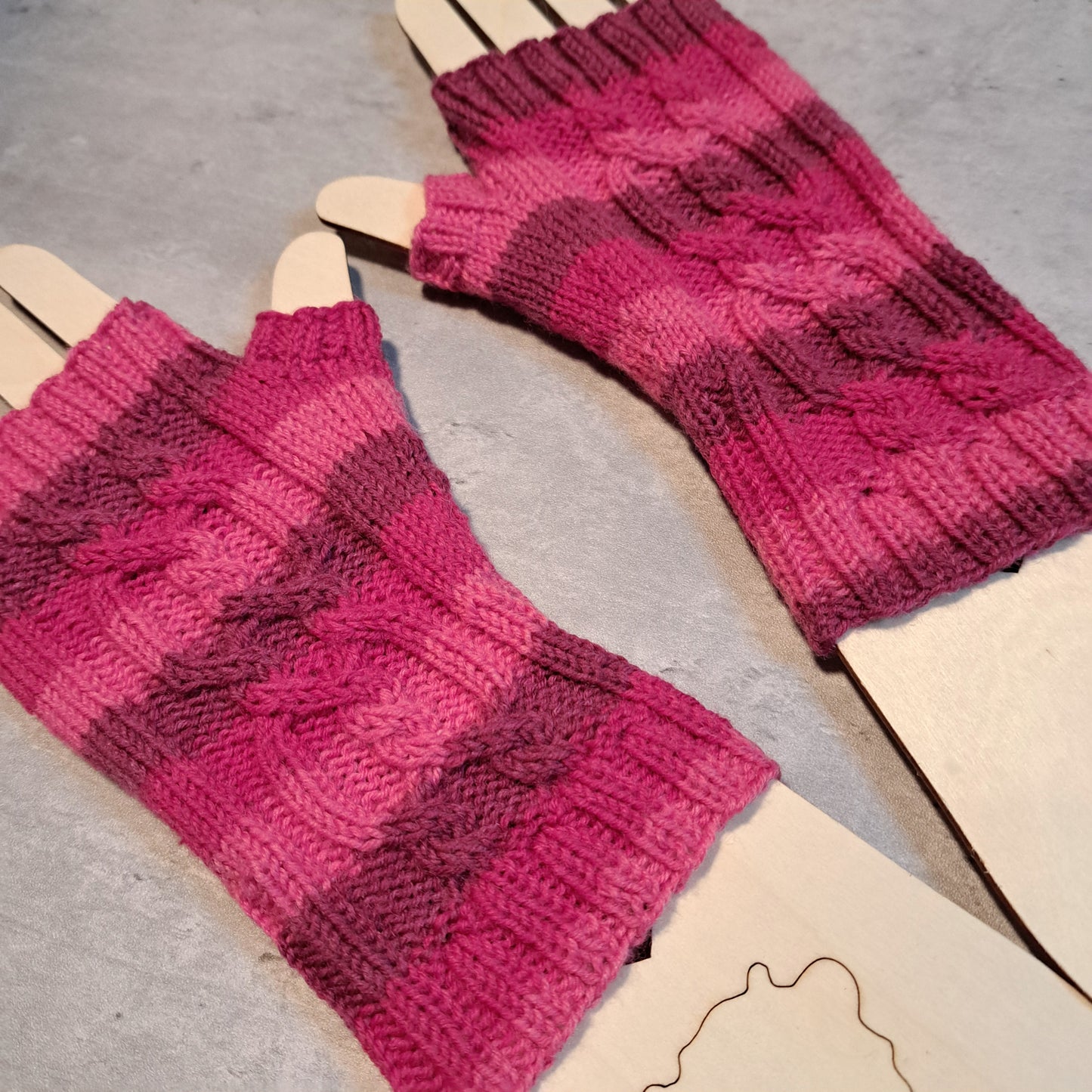 Handknit Fingerless Gloves/Hand Warmers, size small (24-09)