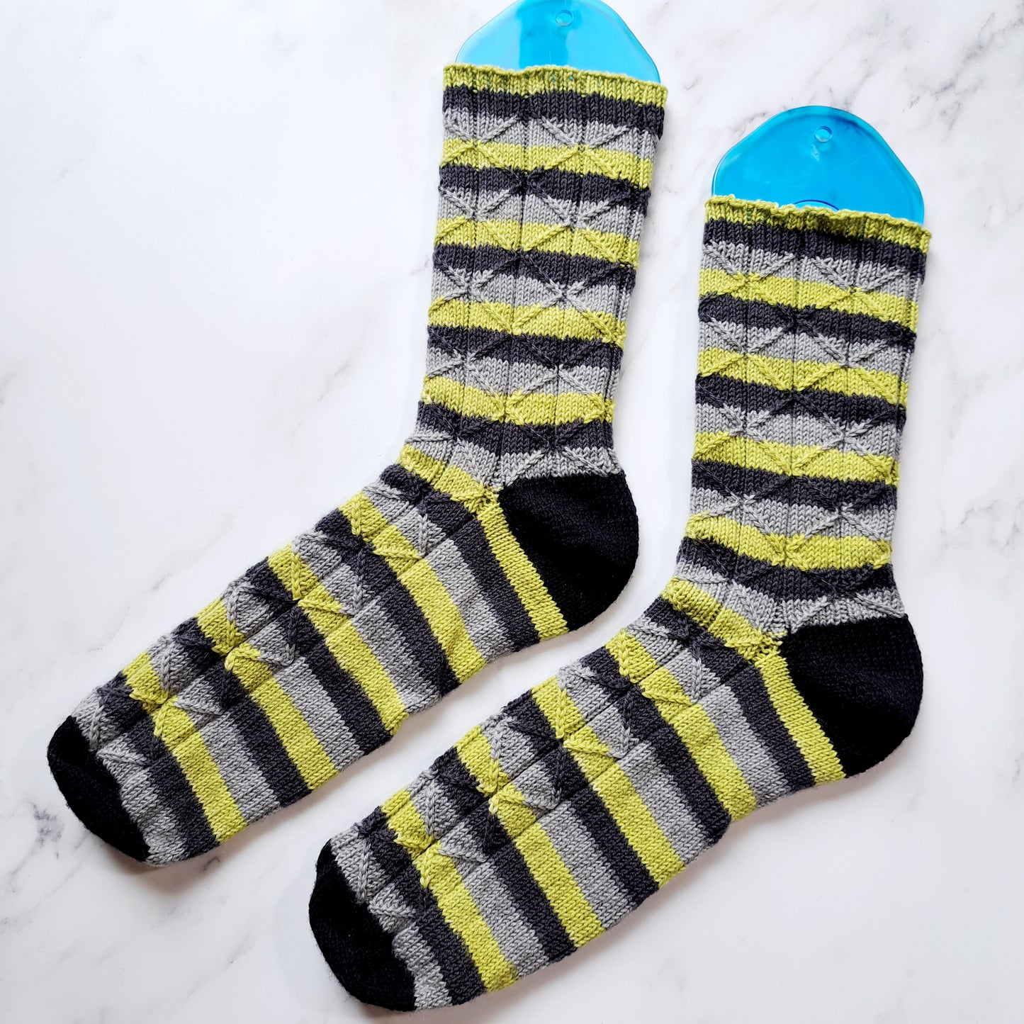 Handknit socks, Men's Lg (US shoe sizes 12-14)