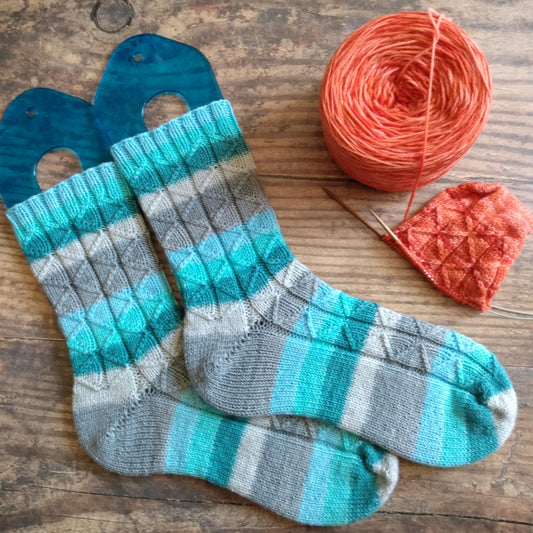 PDF Knitting Pattern: Half-Diamond Rib Socks (adult sizes)